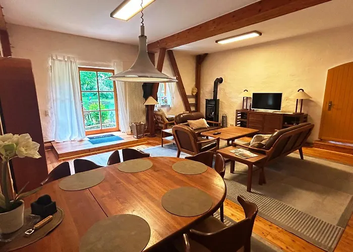 アパート Haus Falkenhof Knüllwald