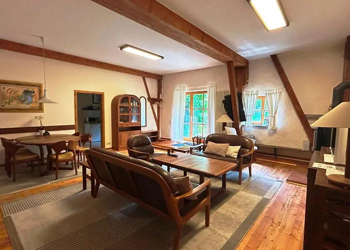 Haus Falkenhof アパート Knüllwald