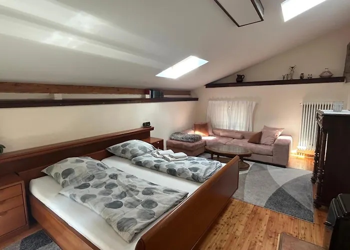 アパート Haus Falkenhof Knüllwald